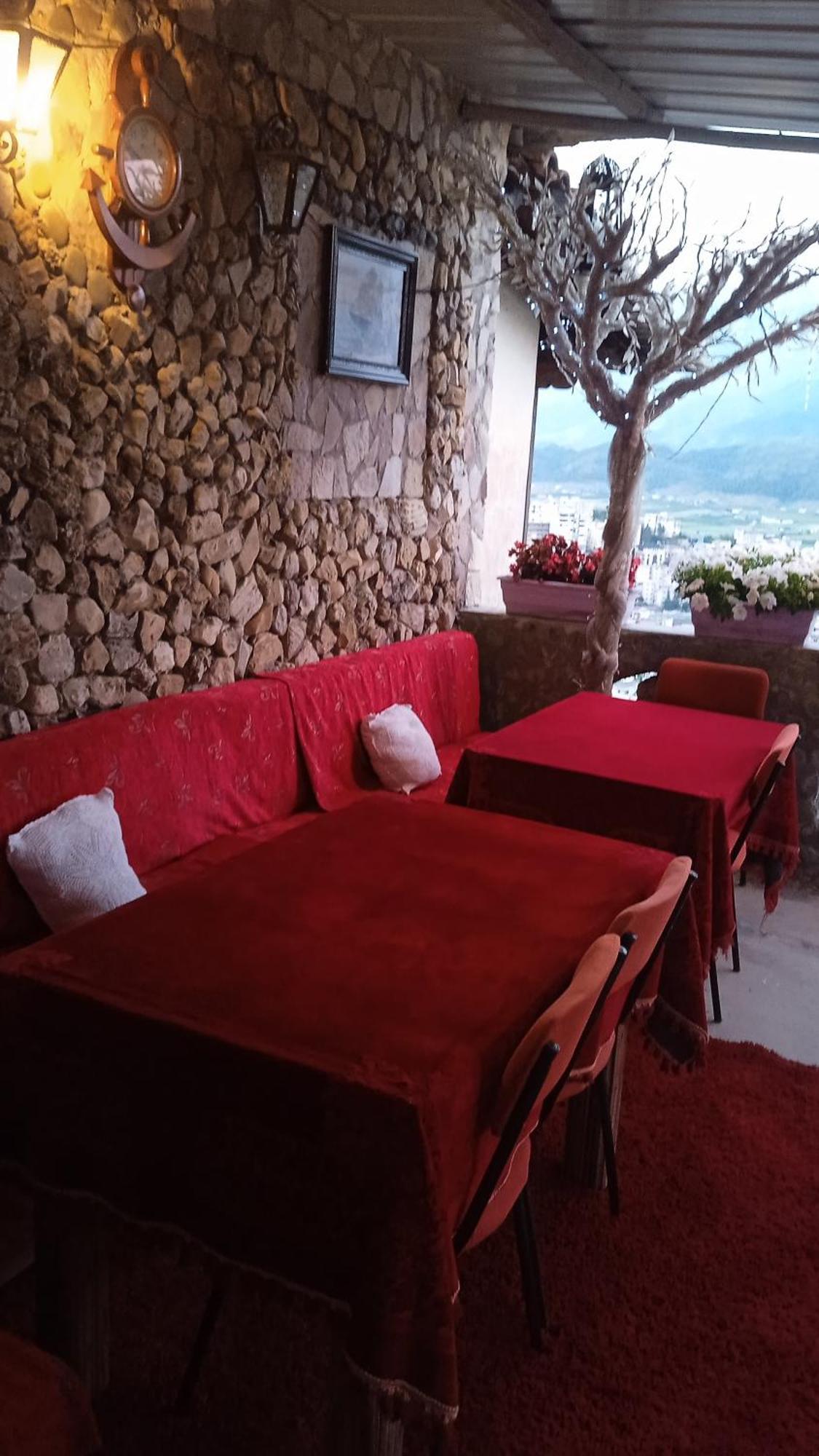 Karafil Guesthouse Gjirokastër Exterior foto