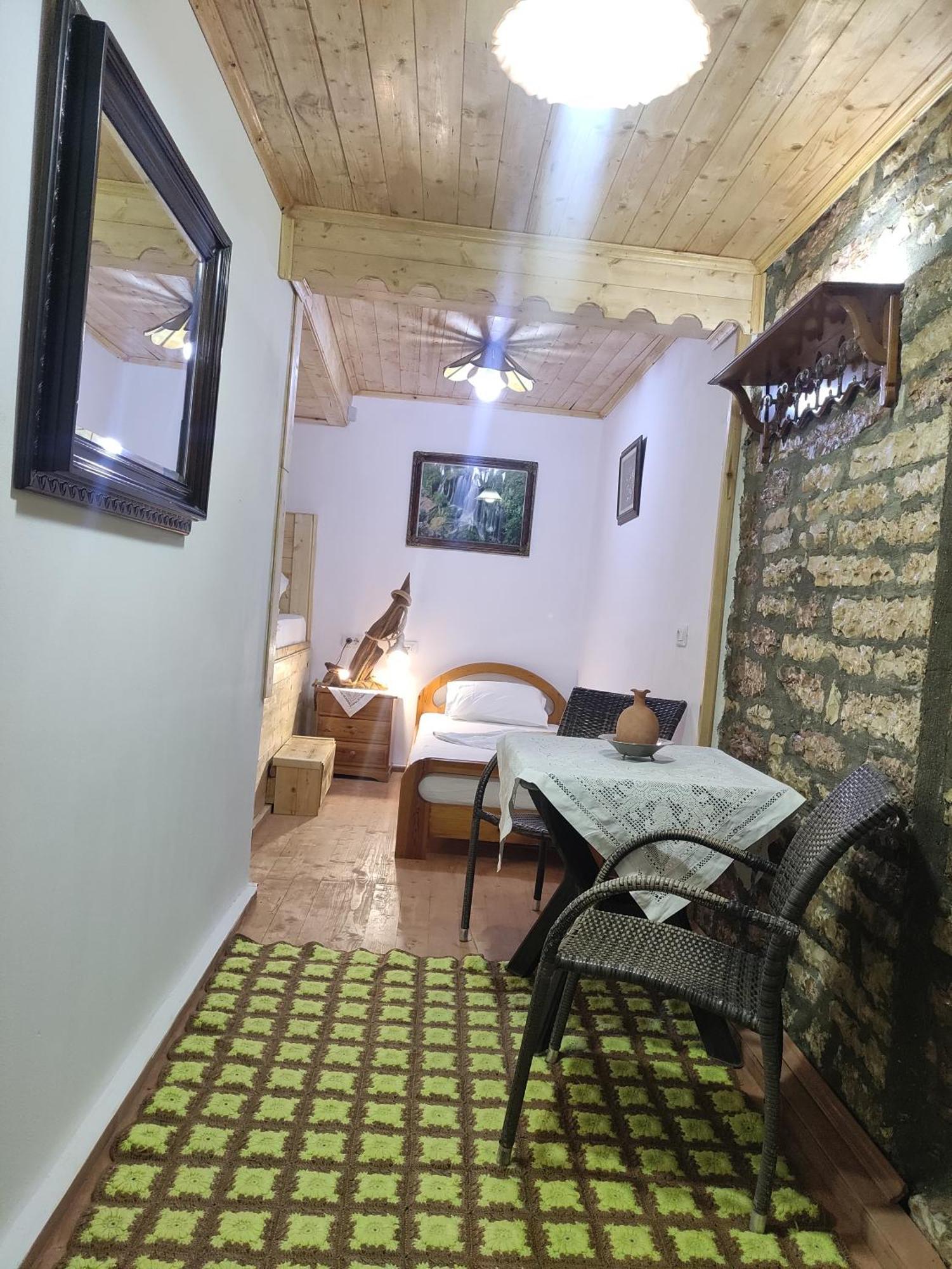Karafil Guesthouse Gjirokastër Exterior foto