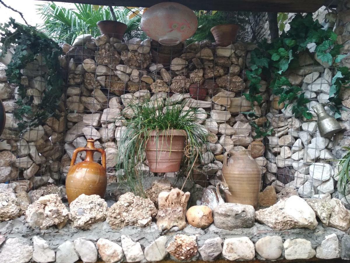 Karafil Guesthouse Gjirokastër Exterior foto