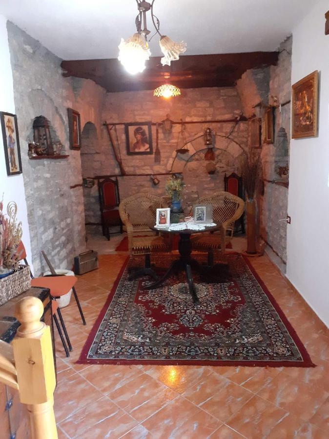 Karafil Guesthouse Gjirokastër Exterior foto
